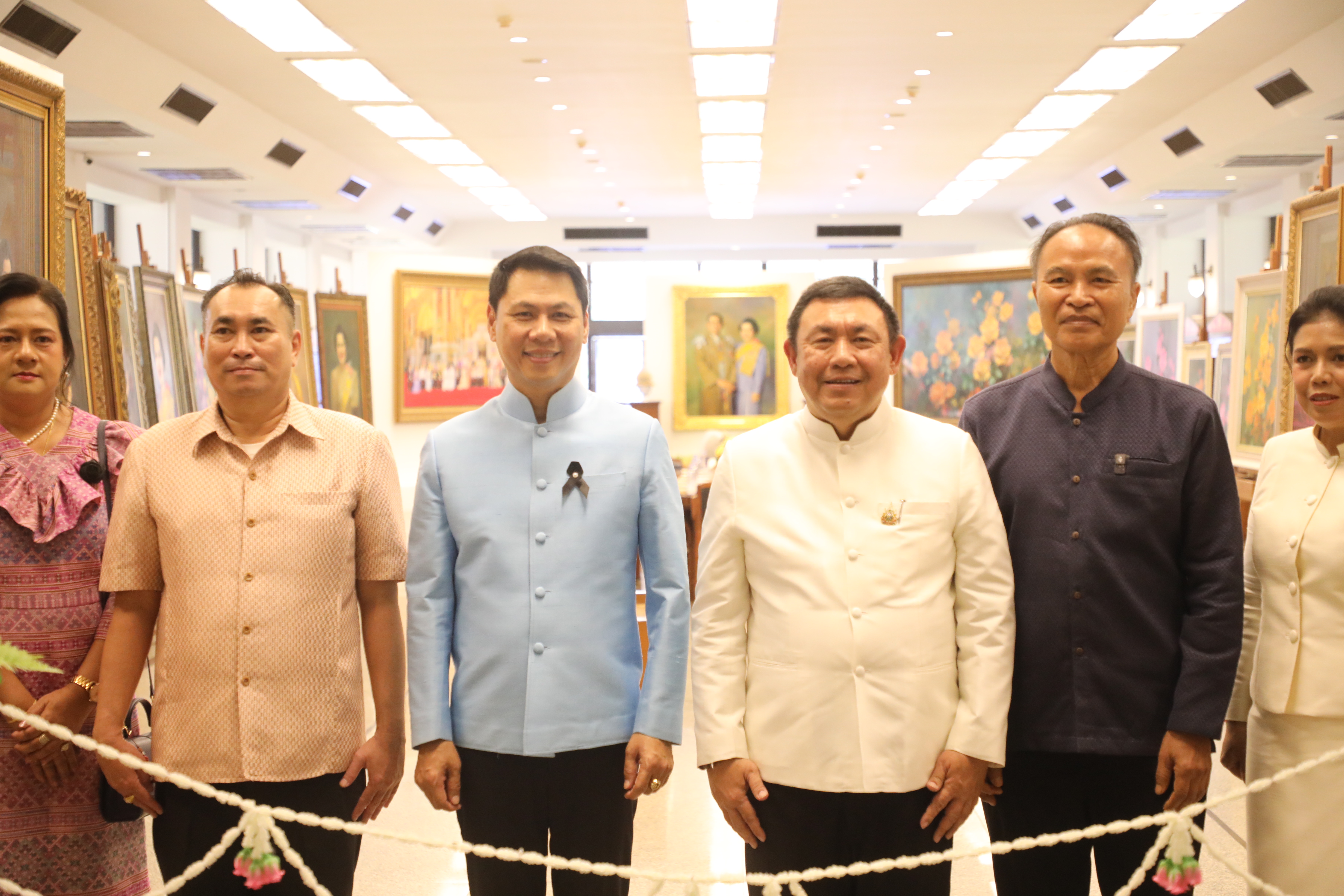 title - มากกว่าความรักระหว่างคู่ครอง คือความรักต่อปวงชน ส.ป.ก. จัดงาน “รักแห่งศิลป์ รักแห่งแผ่นดิน” พลังแห่งศิลปะที่เชื่อมโยงสถาบันและประชาชน